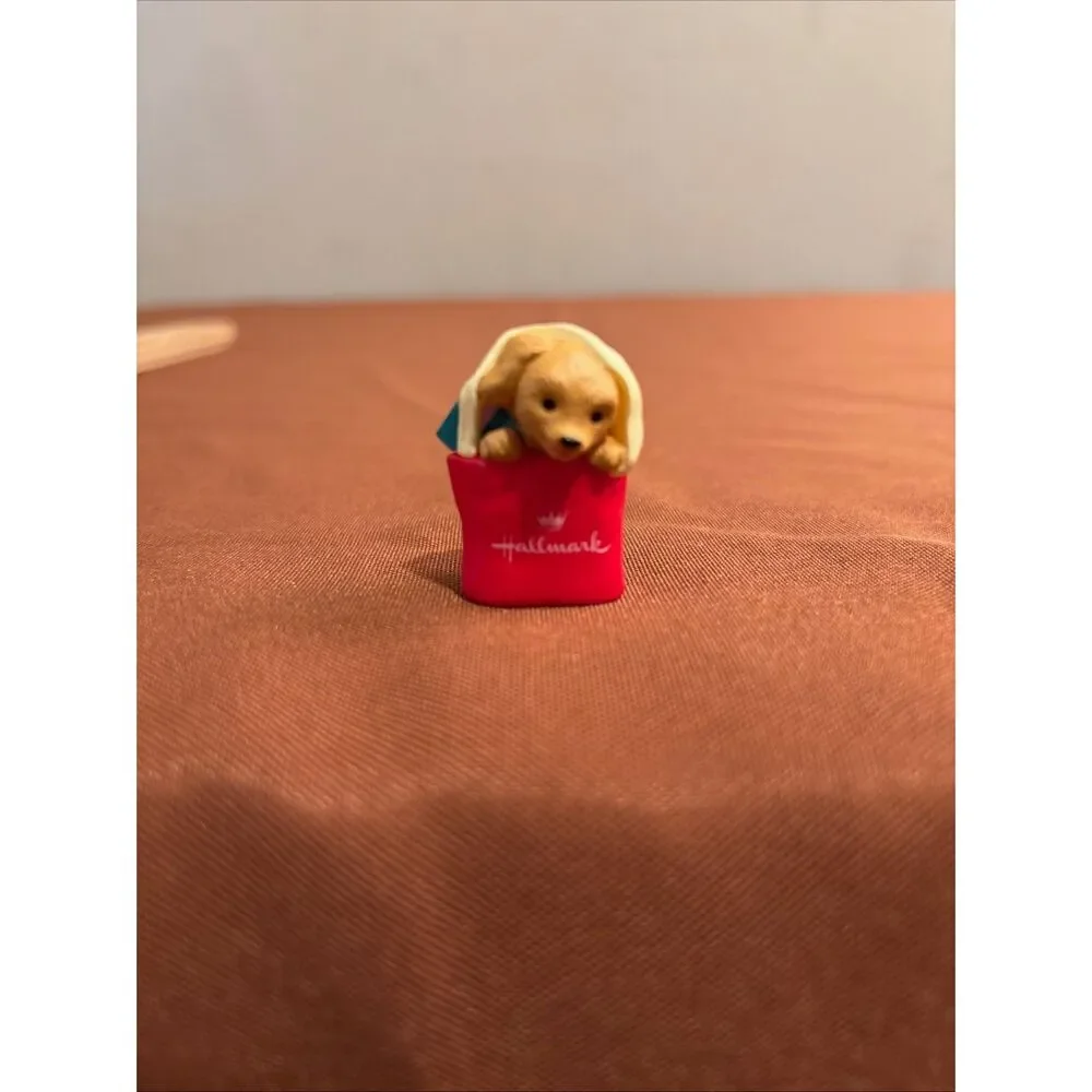 1994 Hallmark Keepsake Miniature Puppy in a Gift Bag Collector's Club QXG #4803